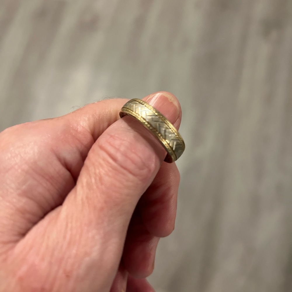 Men’s 14K wedding band. Size 10